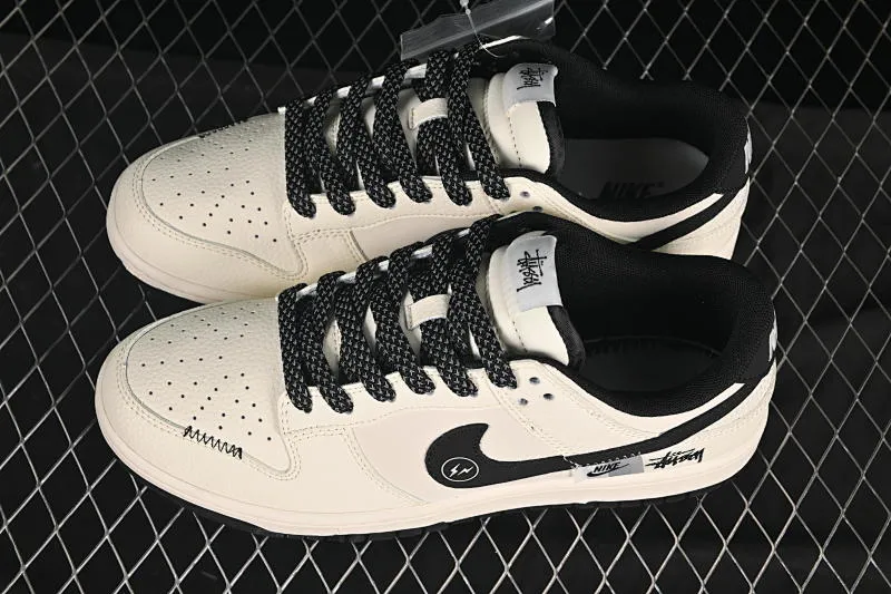 All categories Nk SB Dunk Series Nk SB Dunk Low High-end customized low-top sneakers Nike SB Dunk Low Stusi co-branded lightning beige black High-end customized low-top casual sneakers QW5836-018